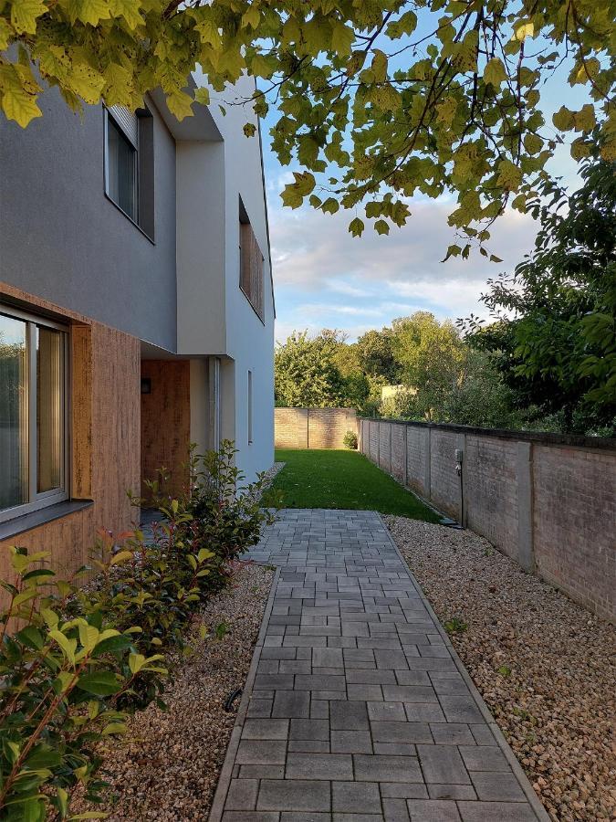 Linden Apartman 001 - Adults Only Apartment Mosonmagyarovar